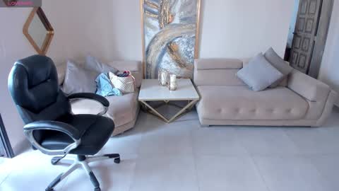 Snapshot of mileycruz_ chatting on 10.17.25 Miley Cruz IG miley model23 online show from 10.17.25