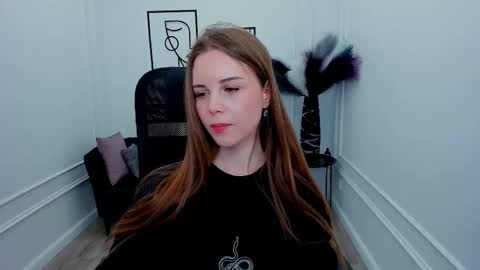 Snapshot of mileygloss chatting on 10.01.25 mileygloss online show from 10.01.25