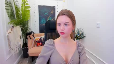 Snapshot of mileygloss chatting on 10.30.25 mileygloss online show from 10.30.25