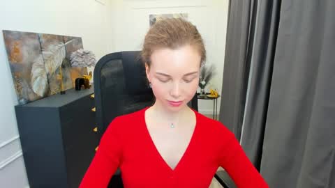 Snapshot of mileygloss chatting on 04.24.26 mileygloss online show from 04.24.26