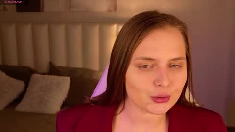 Snapshot of mileylovelyx chatting on 11.17.25 mileylovelyx online show from 11.17.25