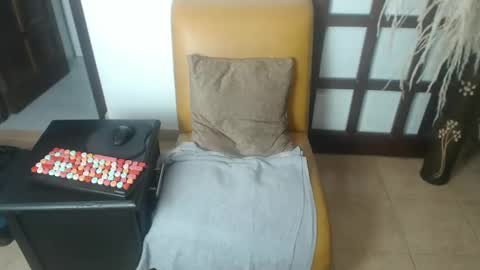 Snapshot of milf_brend chatting on 12.24.24 Milf Brend online show from 12.24.24