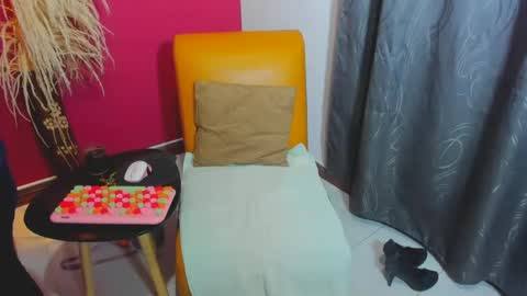 Snapshot of milf_brend chatting on 01.03.25 Milf Brend online show from 01.03.25