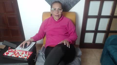 Snapshot of milf_brend chatting on 01.21.25 Milf Brend online show from 01.21.25