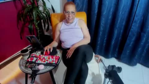 Snapshot of milf_brend chatting on 11.02.25 Milf Brend online show from 11.02.25