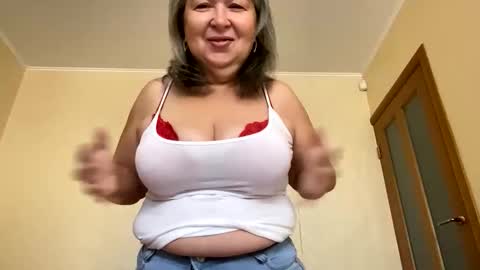 Snapshot of milf_charlotty chatting on 10.19.25 Charlotte online show from 10.19.25