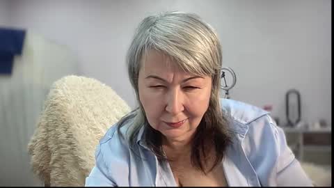 Snapshot of milf_charlotty chatting on 11.14.25 Charlotte online show from 11.14.25