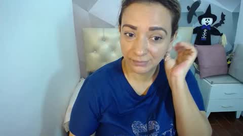 Snapshot of milf_hugeboobs chatting on 11.01.25 milf_hugeboobs online show from 11.01.25