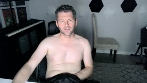 Snapshot of milf_hunter567 chatting on 10.25.25 milf_hunter567 online show from 10.25.25