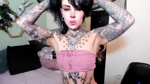 Isabella online show from 10.15.25