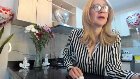 Snapshot of milfashley chatting on 02.20.25 ASHLEY online show from 02.20.25