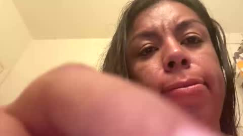 Snapshot of milff33 chatting on 05.28.26 milff33 online show from 05.28.26