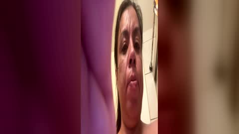 Snapshot of milff33 chatting on 06.17.26 milff33 online show from 06.17.26