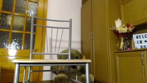 Snapshot of milk_and_hon3y chatting on 12.10.24 Im to see you here Pvts are open I love patterns soo much online show from 12.10.24