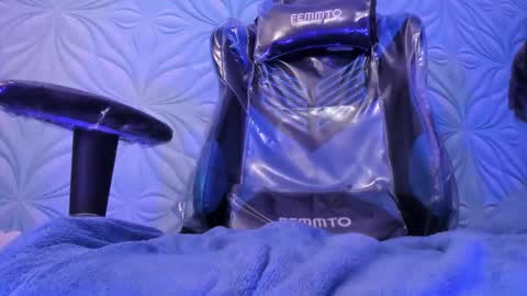 Snapshot of milk_max18 chatting on 10.03.25 MAX online show from 10.03.25