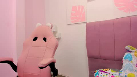 Snapshot of milk_zafira chatting on 11.16.25 milk_zafira online show from 11.16.25