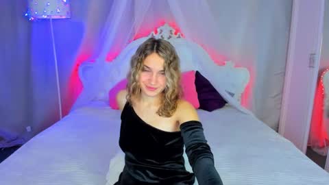 milkablond online show from 12.11.24