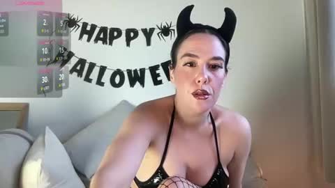 Snapshot of milkandhoneylullabies chatting on 10.29.25 Milk online show from 10.29.25