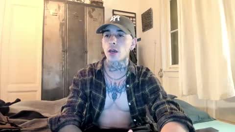 Snapshot of milksmeee chatting on 03.04.25 milksme online show from 03.04.25