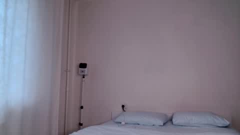 Snapshot of milky__way_ chatting on 10.15.25 milky__way_ online show from 10.15.25