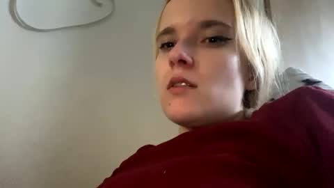 Snapshot of milkybaby269137 chatting on 01.01.25 milkybaby269137 online show from 01.01.25