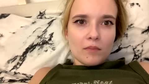 Snapshot of milkybaby269137 chatting on 02.08.25 milkybaby269137 online show from 02.08.25