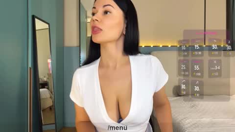 Snapshot of milla_kuni chatting on 11.07.25 Mila online show from 11.07.25