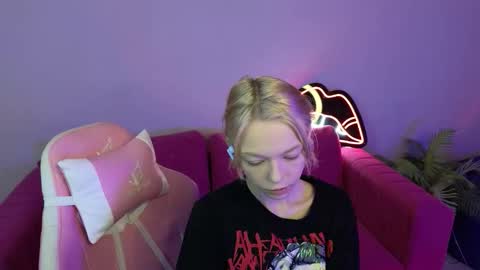 Hello  Im Mila online show from 09.13.25