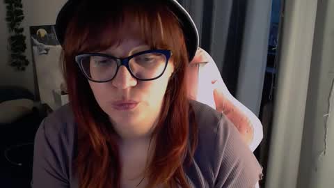 Snapshot of millapoolys chatting on 10.12.25 Milla online show from 10.12.25