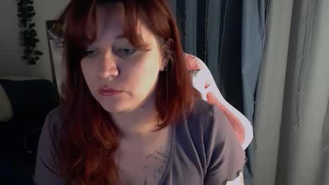 Snapshot of millapoolys chatting on 10.25.25 Milla online show from 10.25.25