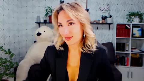 MillaXQueen online show from 09.28.25
