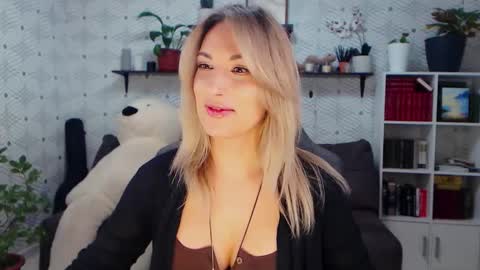 MillaXQueen online show from 02.07.26