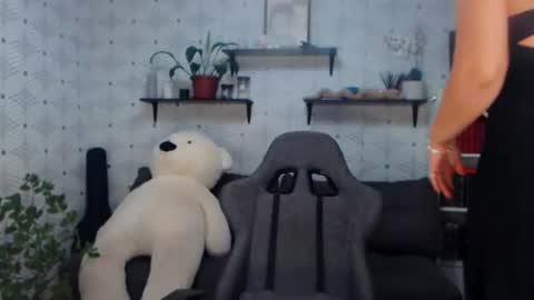 Snapshot of millaxqueen chatting on 06.30.26 MillaXQueen online show from 06.30.26