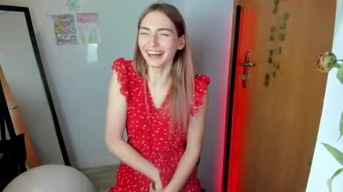Snapshot of millie_lacroix chatting on 06.02.26 millie_lacroix online show from 06.02.26