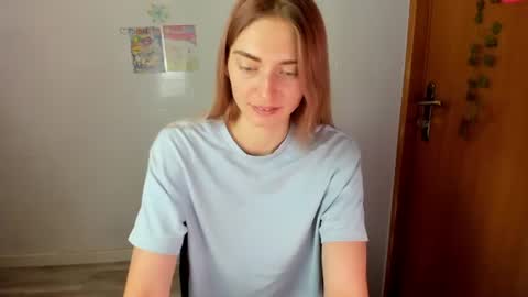 Snapshot of millie_lacroix chatting on 07.05.26 millie_lacroix online show from 07.05.26