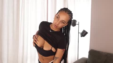 Snapshot of millie_volturi chatting on 07.09.26 millie_volturi online show from 07.09.26