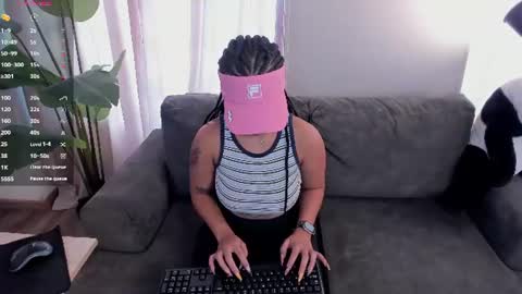Snapshot of millie_volturi chatting on 07.15.26 millie_volturi online show from 07.15.26