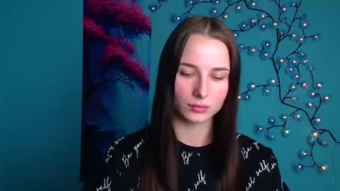 Snapshot of milly_liss chatting on 10.21.25 Milly online show from 10.21.25