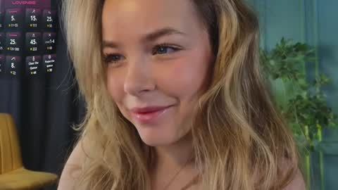 Snapshot of milly_shy chatting on 01.02.25 Milly online show from 01.02.25