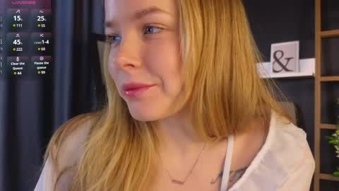 Snapshot of milly_shy chatting on 01.09.25 Milly online show from 01.09.25