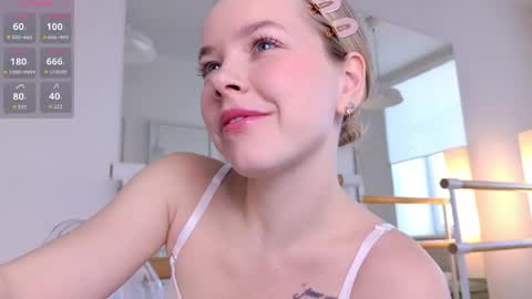 Snapshot of milly_shy chatting on 05.10.26 Milly online show from 05.10.26