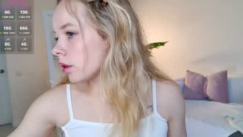 Snapshot of milly_shy chatting on 06.18.26 Milly online show from 06.18.26
