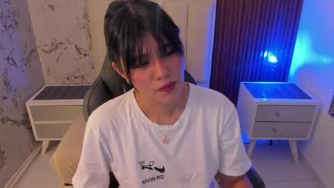 Snapshot of millyevans1 chatting on 04.01.26 millyevans1 online show from 04.01.26