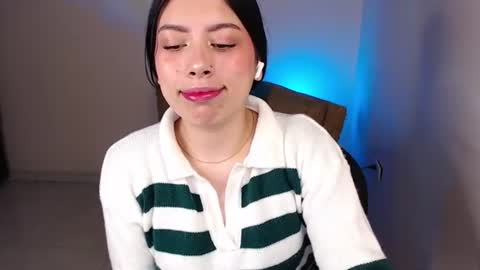 Snapshot of millyx_ chatting on 06.19.26 Emily online show from 06.19.26