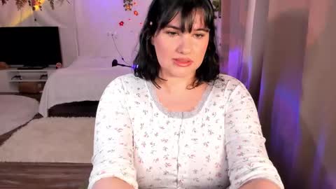 Snapshot of milmilla chatting on 10.18.25 milmilla online show from 10.18.25
