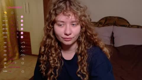 Snapshot of milounee chatting on 05.14.26 milounee online show from 05.14.26