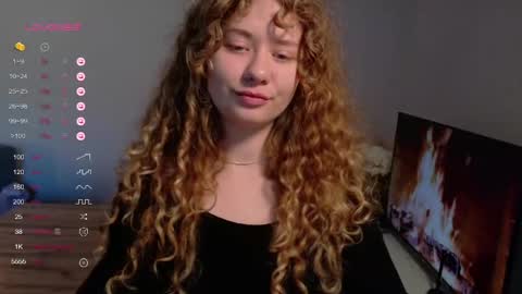 Snapshot of milounee chatting on 05.17.26 milounee online show from 05.17.26