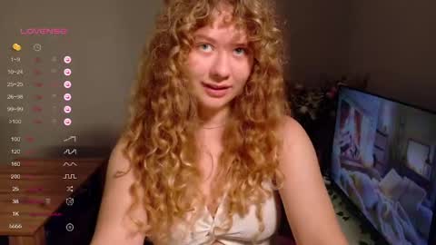 Snapshot of milounee chatting on 05.26.26 milounee online show from 05.26.26