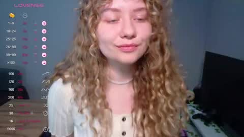 Snapshot of milounee chatting on 06.06.26 milounee online show from 06.06.26