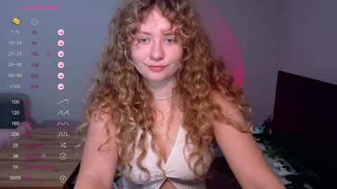 Snapshot of milounee chatting on 06.14.26 milounee online show from 06.14.26
